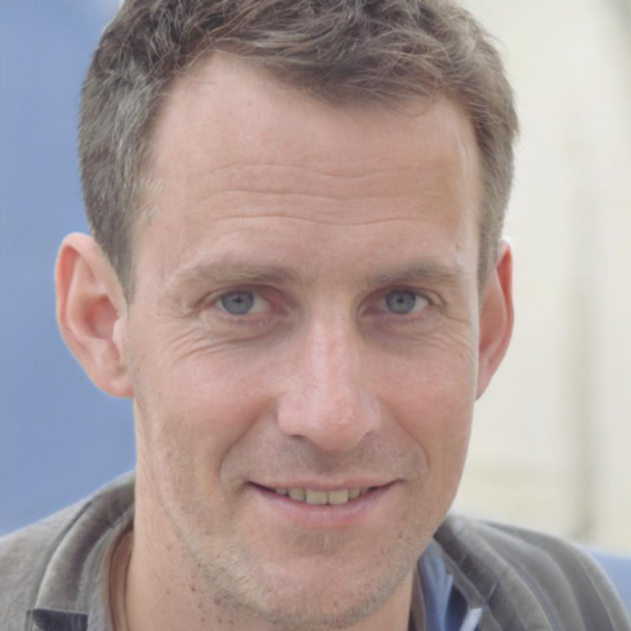 Portrait de Romain Delacroix, formateur en gestion budgétaire